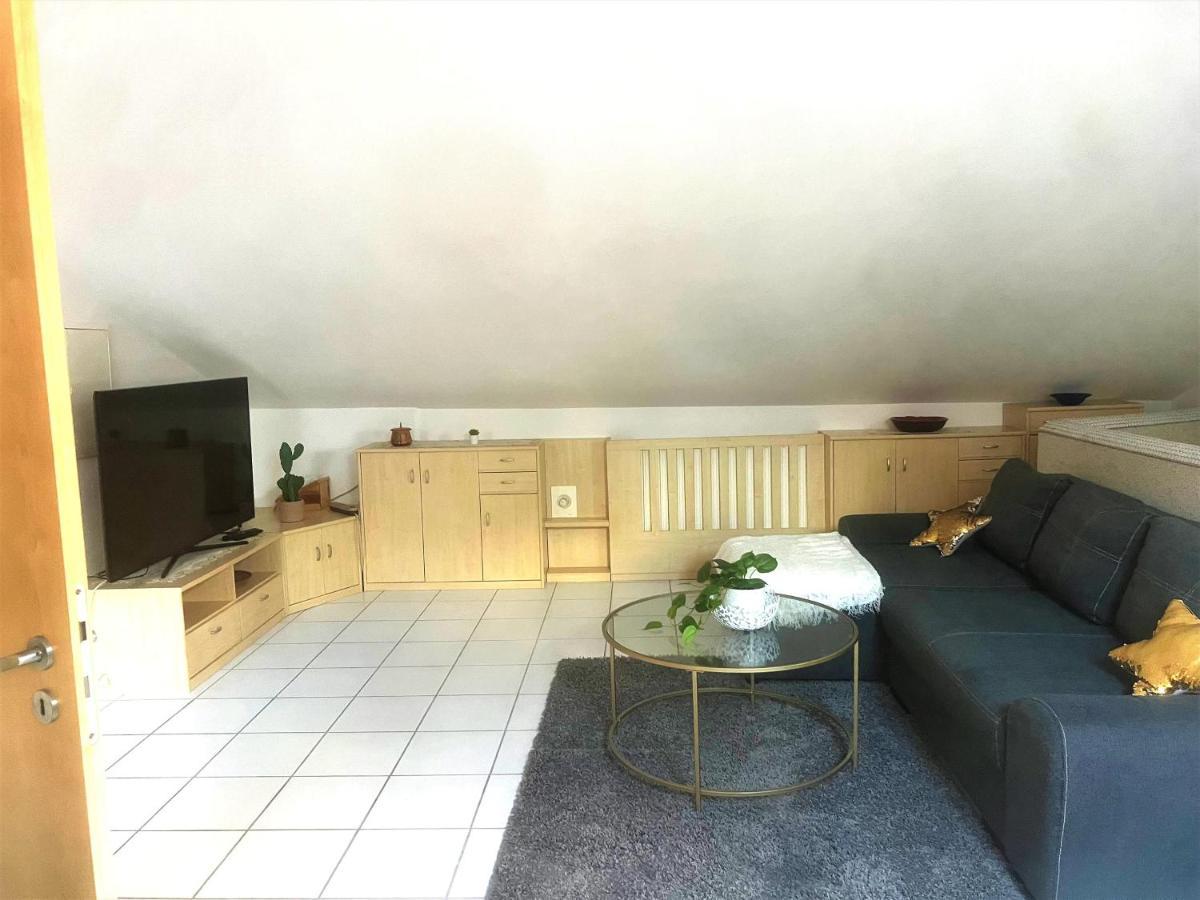 Moeblierte 3 Zimmer Apartment - Mit Smart Tv, Wlan Und Kostenfreie Parkplaetze Schloß Holte-Stukenbrock Exterior foto